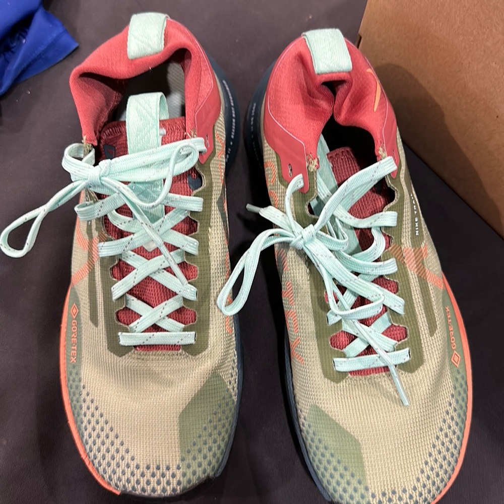 Nike Gore-Tex worn 1x Excellent condition Mens/Women’s